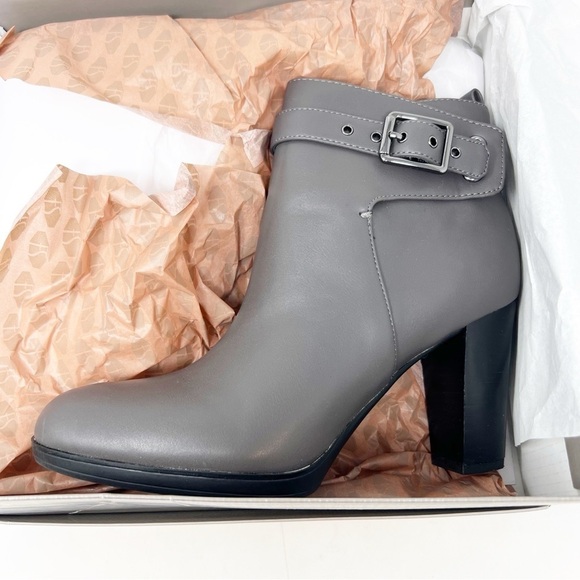 FRANCO SARTO GRAY FAUX LEATHER SIDE ZIP BOOTIES WITH BUCKLE IRISH WOMENS 8 NEW - Picture 2 of 9